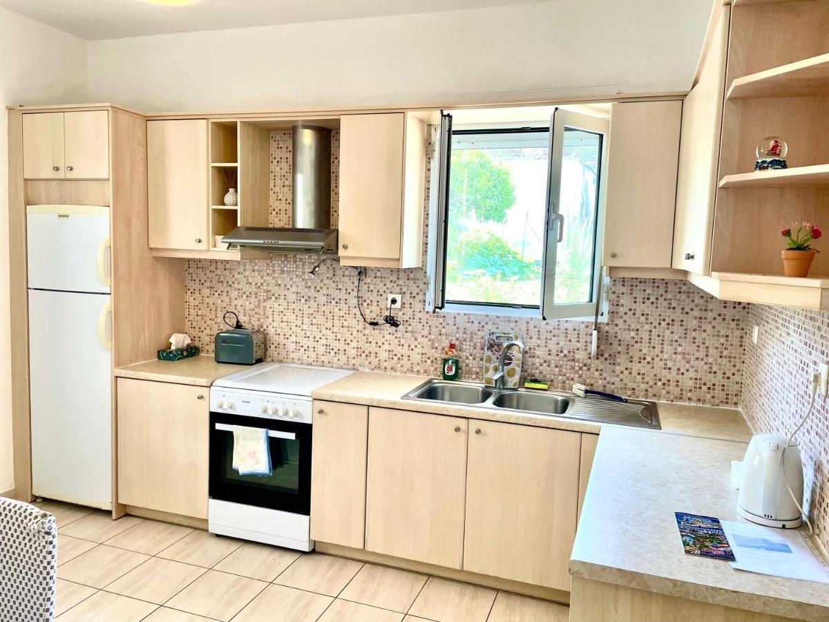 Menelaos Apartments Adelianos Kampos Eksteriør bilde