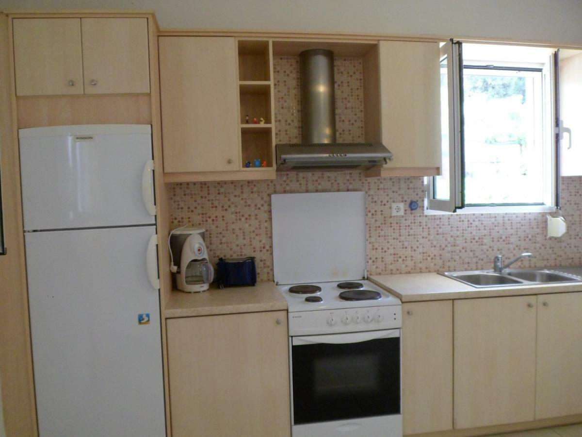 Menelaos Apartments Adelianos Kampos Eksteriør bilde